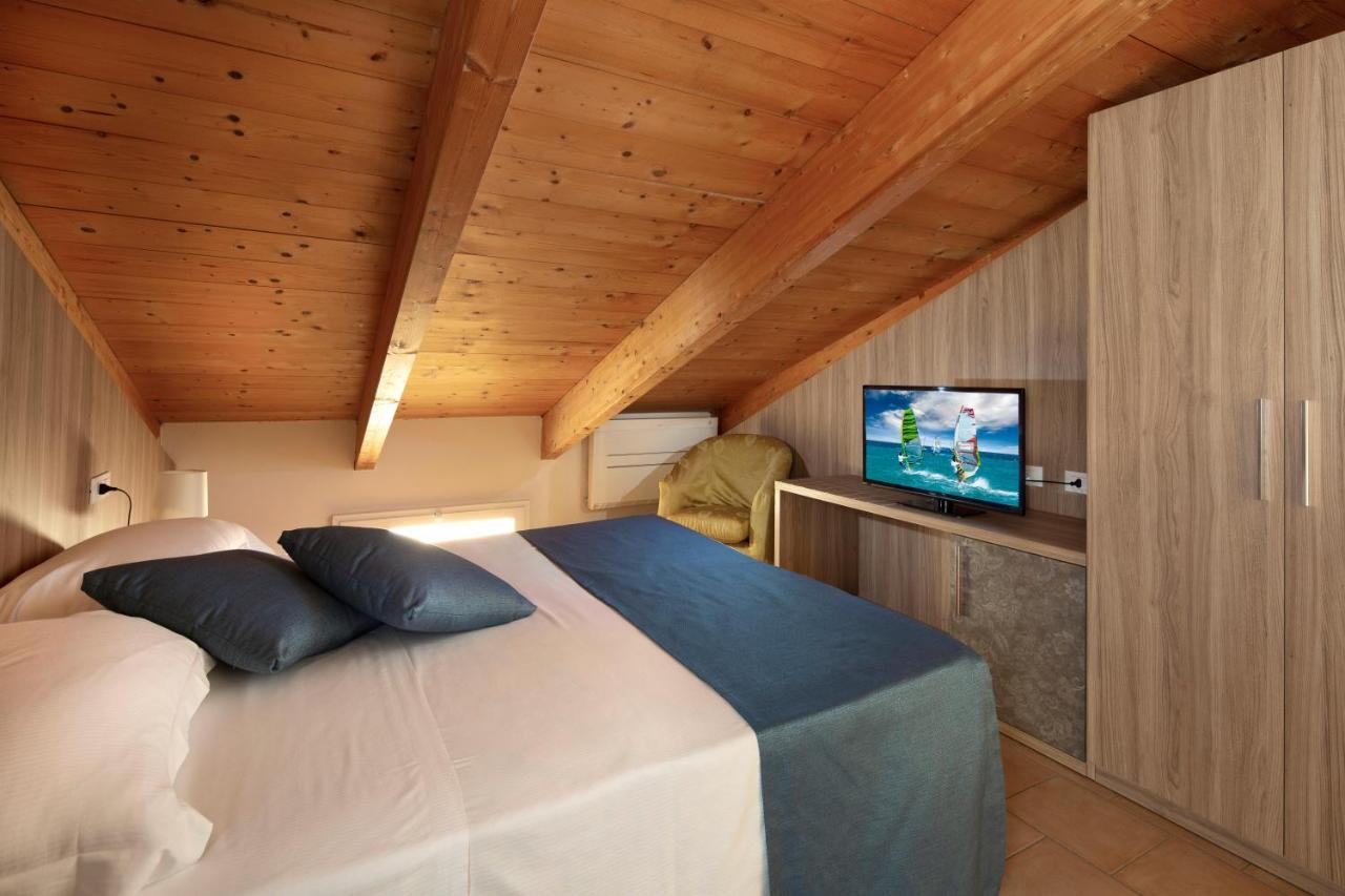 Hotel Cannes - In Pieno Centro ริชชิโอเน ภายนอก รูปภาพ