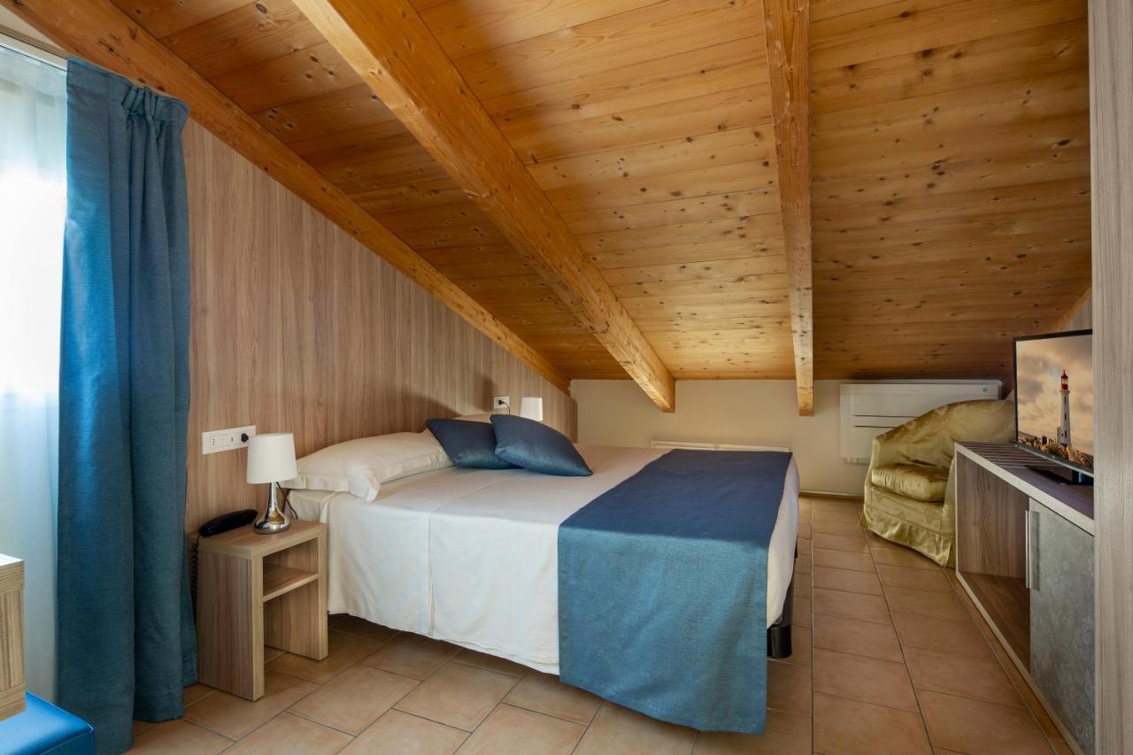 Hotel Cannes - In Pieno Centro ริชชิโอเน ภายนอก รูปภาพ