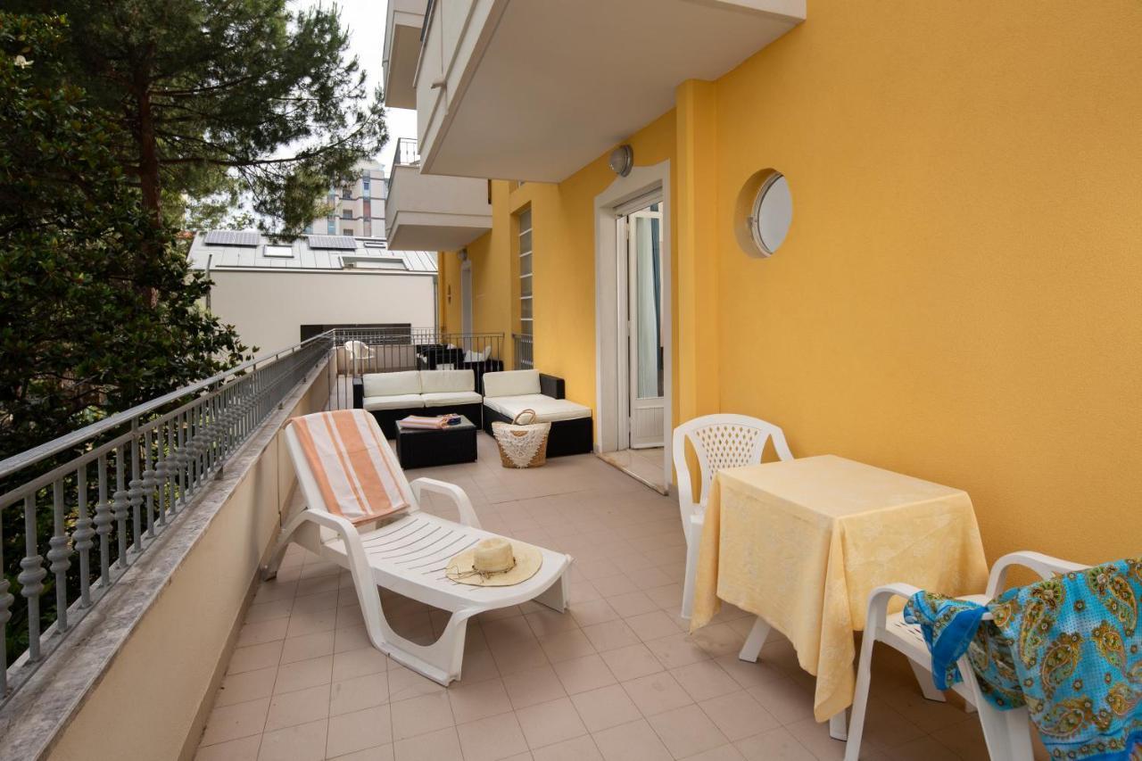 Hotel Cannes - In Pieno Centro ริชชิโอเน ภายนอก รูปภาพ