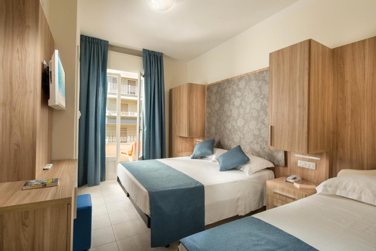 Hotel Cannes - In Pieno Centro ริชชิโอเน ภายนอก รูปภาพ
