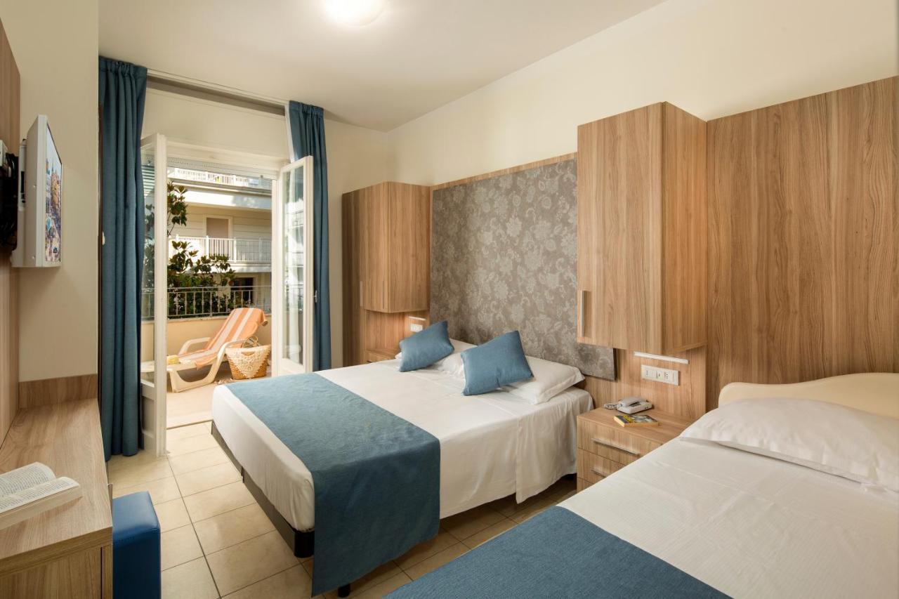 Hotel Cannes - In Pieno Centro ริชชิโอเน ภายนอก รูปภาพ