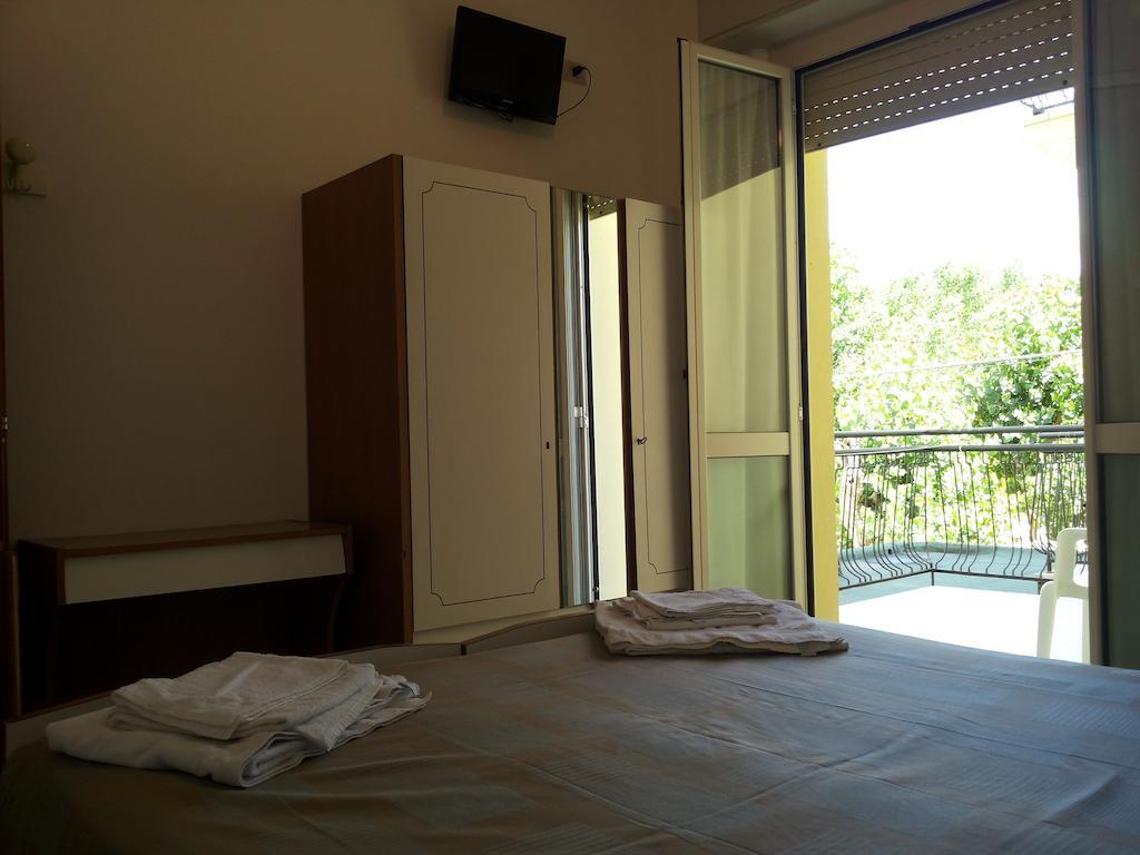 Hotel Cannes - In Pieno Centro ริชชิโอเน ภายนอก รูปภาพ