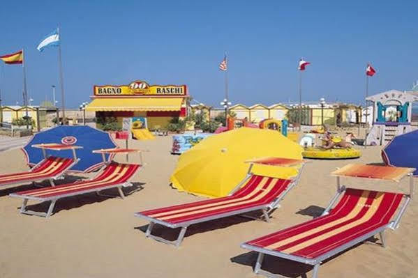 Hotel Cannes - In Pieno Centro ริชชิโอเน ภายนอก รูปภาพ