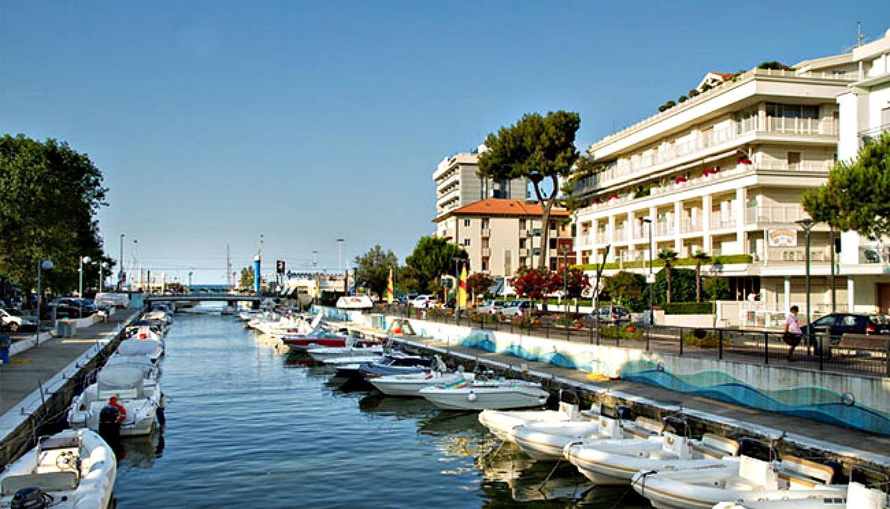Hotel Cannes - In Pieno Centro ริชชิโอเน ภายนอก รูปภาพ