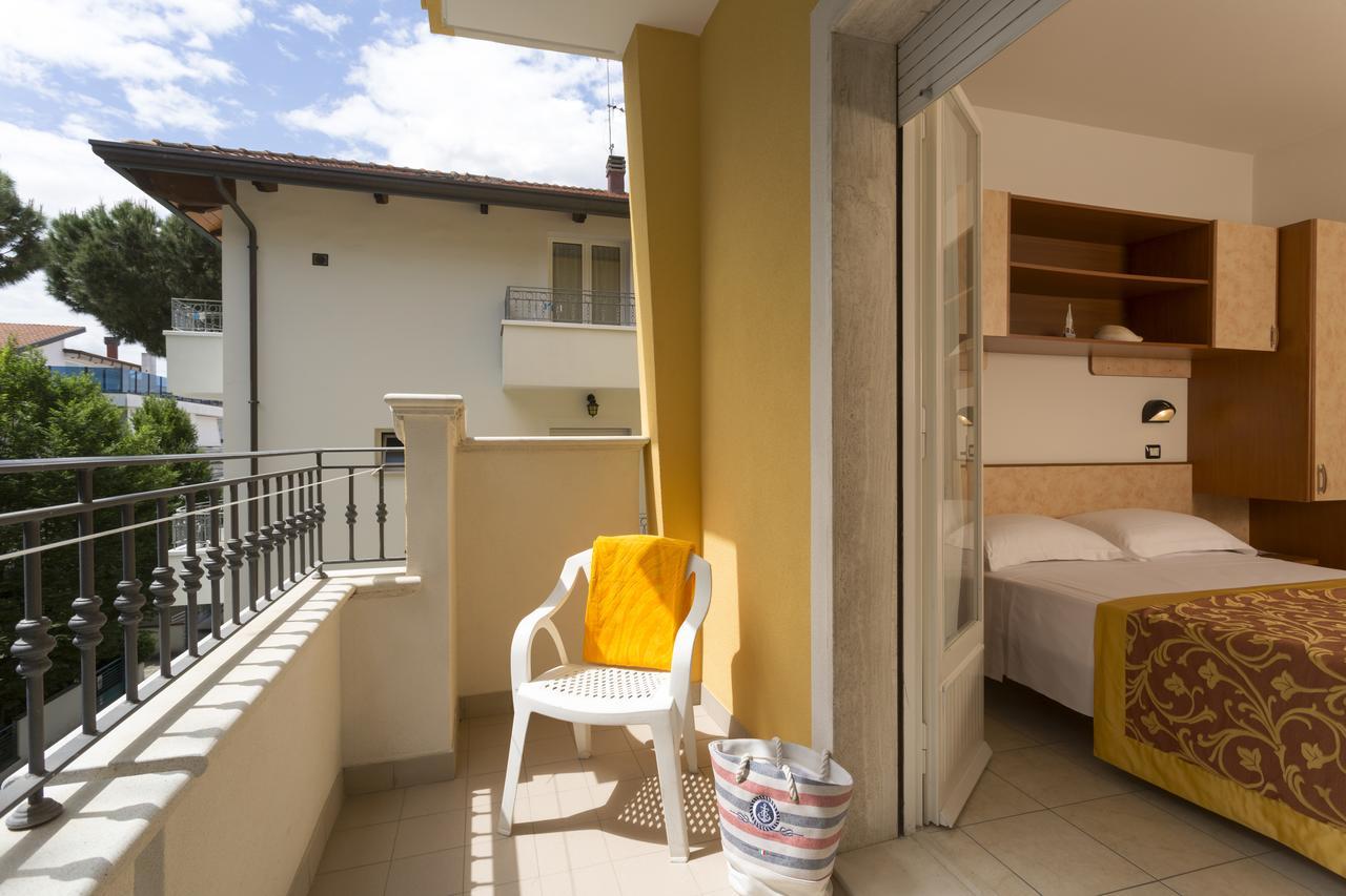 Hotel Cannes - In Pieno Centro ริชชิโอเน ภายนอก รูปภาพ