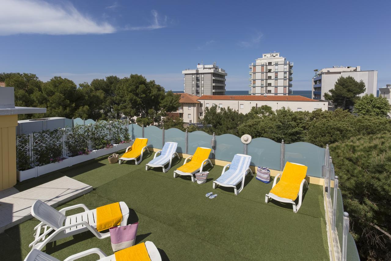 Hotel Cannes - In Pieno Centro ริชชิโอเน ภายนอก รูปภาพ