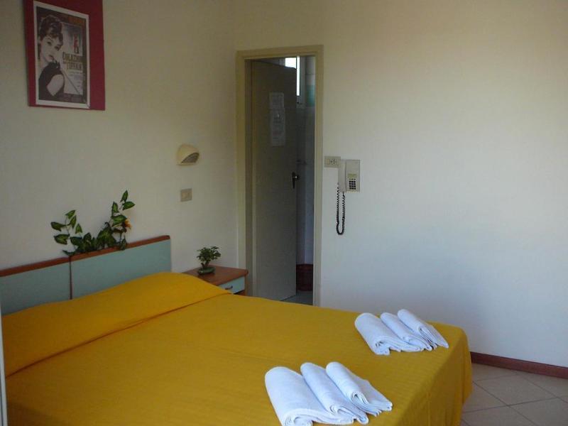 Hotel Cannes - In Pieno Centro ริชชิโอเน ภายนอก รูปภาพ
